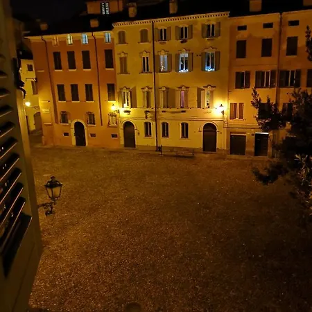 Loris' House