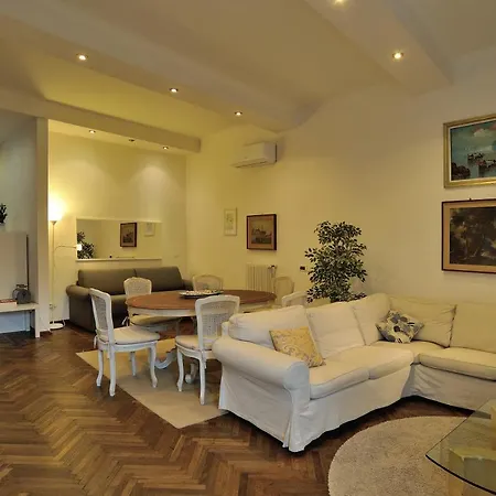 Loris' House مودينا