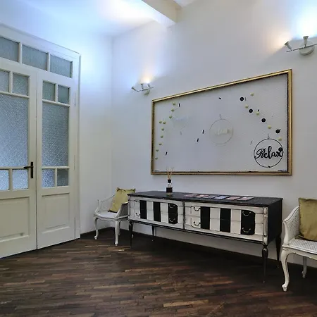 Loris' House مودينا