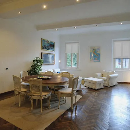 Loris' House مودينا