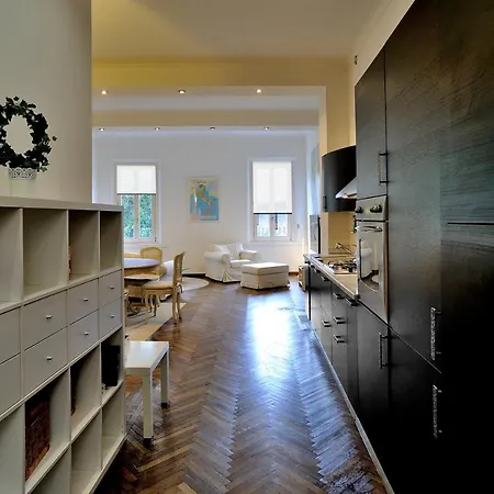 아파트 Loris' House